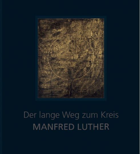 KI generiert: Das Bild zeigt das Cover eines Buches mit dem Titel "Der lange Weg zum Kreis" von Manfred Luther. Im Zentrum des Covers befindet sich ein künstlerisches Bild eines Kreises auf einer strukturierten, dunklen Fläche.