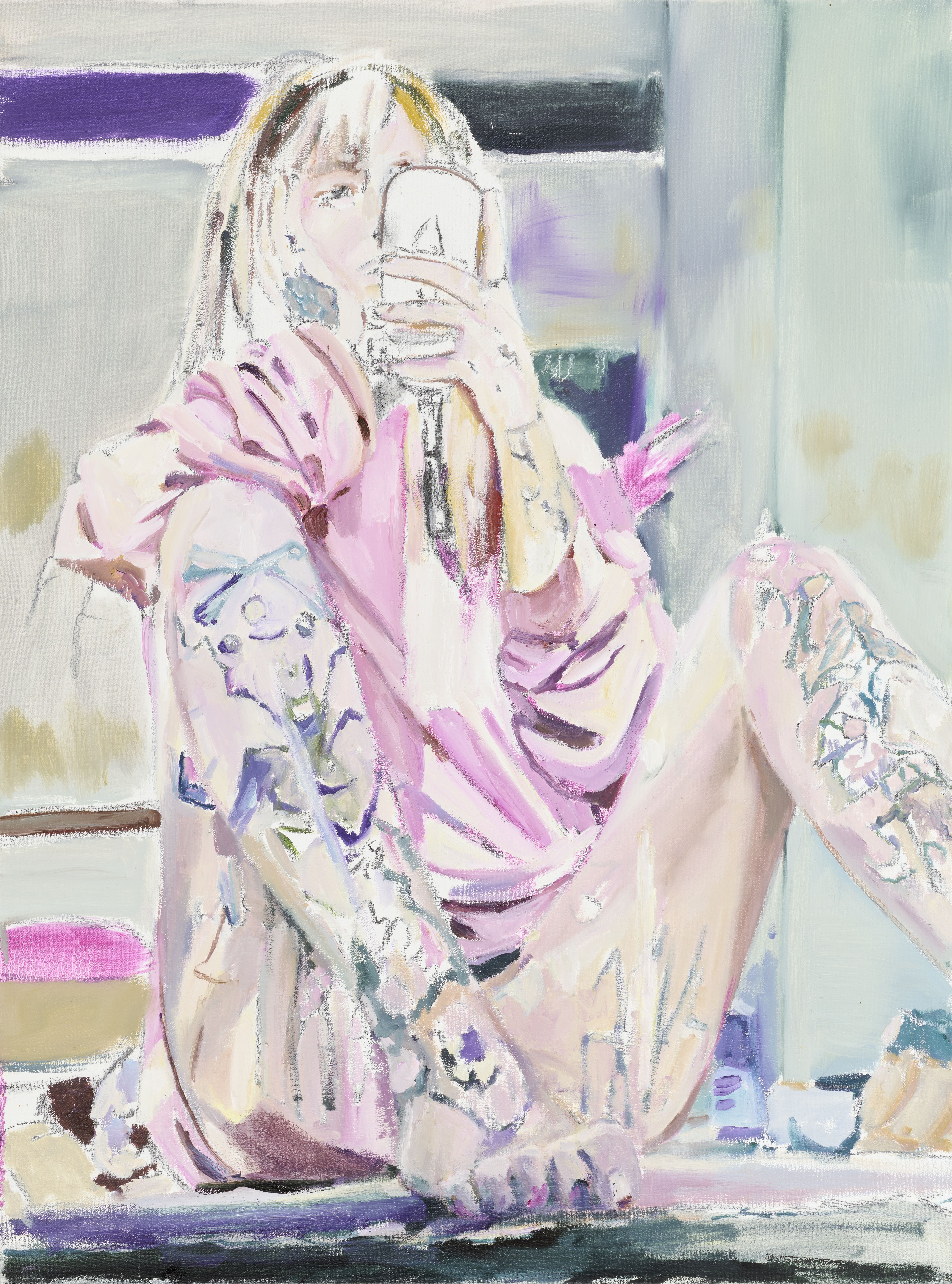 KI generiert: Das Bild zeigt eine Person in einem rosa Outfit, die auf einem Bett oder Sofa sitzt und mit einem Smartphone ein Selfie macht. Die Szene ist in einem impressionistischen Stil mit weichen Farben dargestellt.